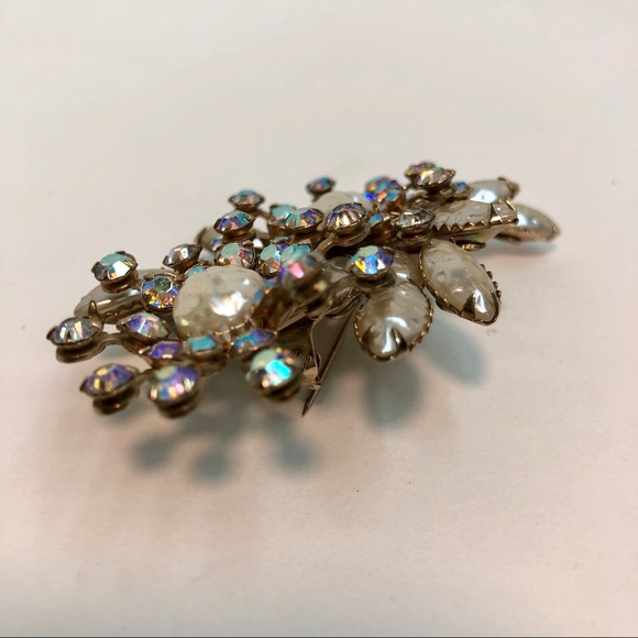 Vintage glass rhinestone flower brooch pin - Picture 5 of 6